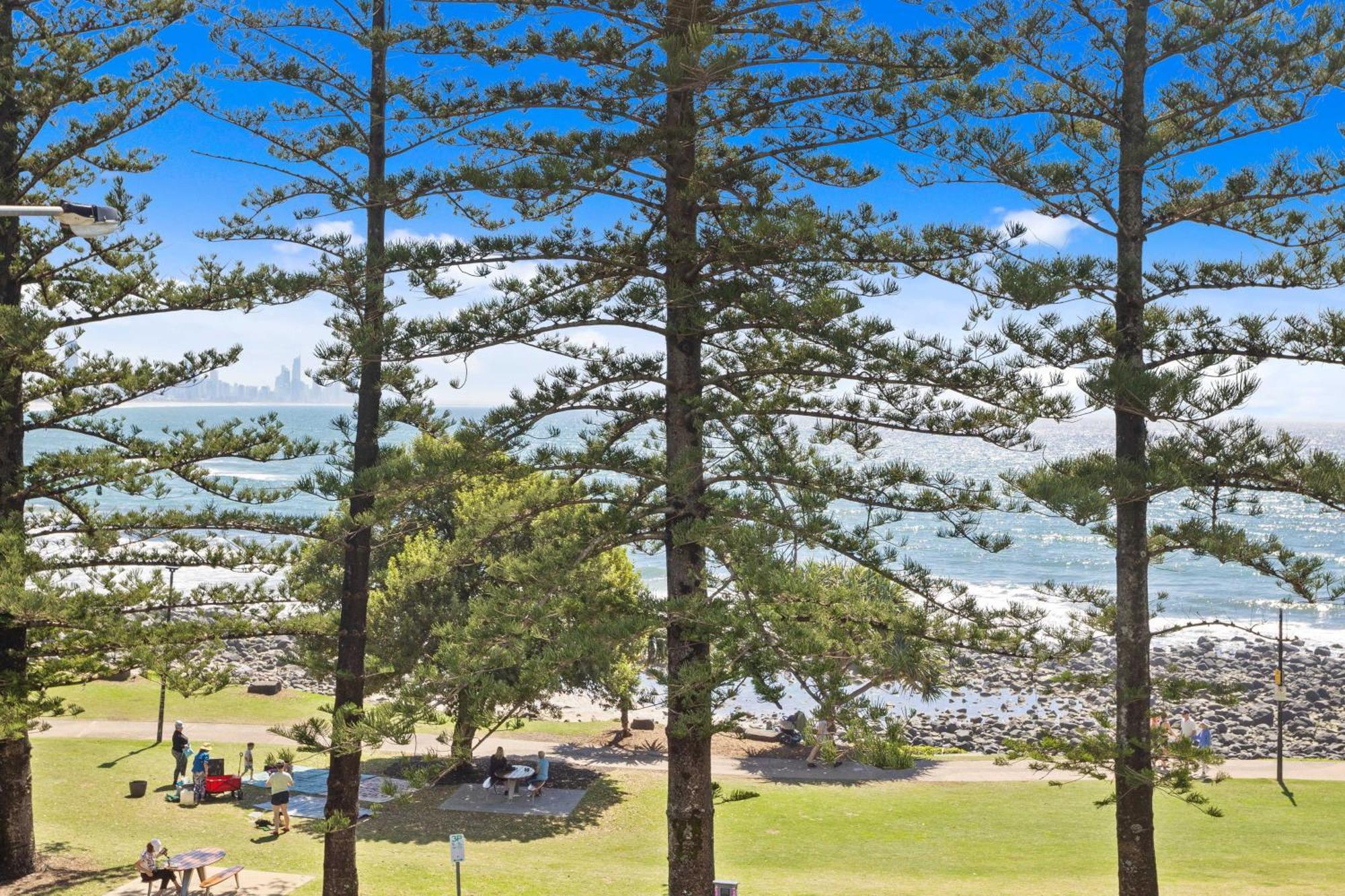Apartmán Goodwin Towers - Hosted By Burleigh Letting Gold Coast Exteriér fotografie